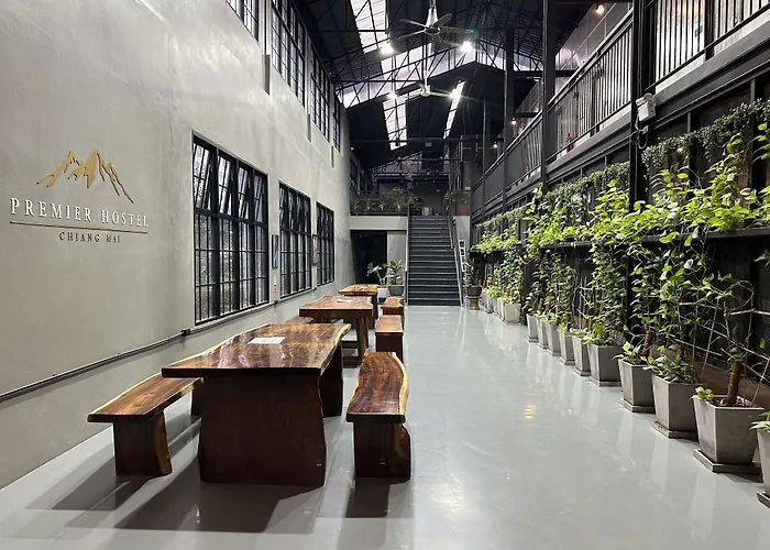 Hotel cerca del colegio: Premier Hostel Chiang Mai
