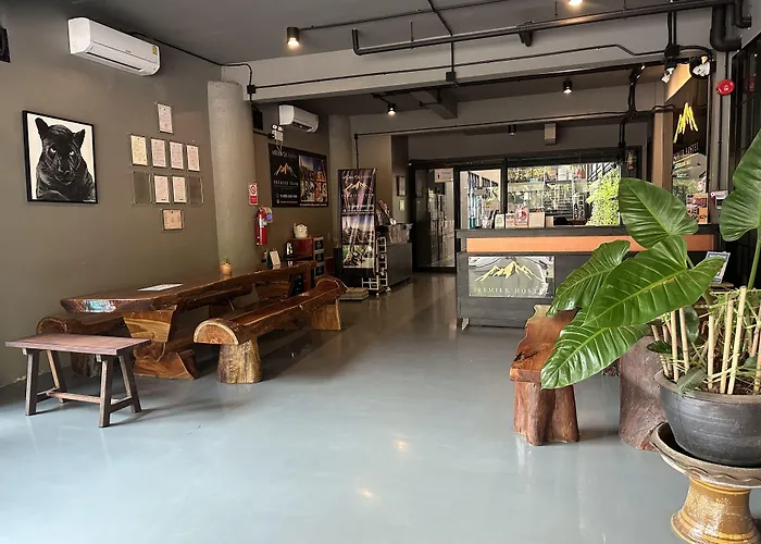 Hotel cerca del colegio: Premier Hostel Chiang Mai